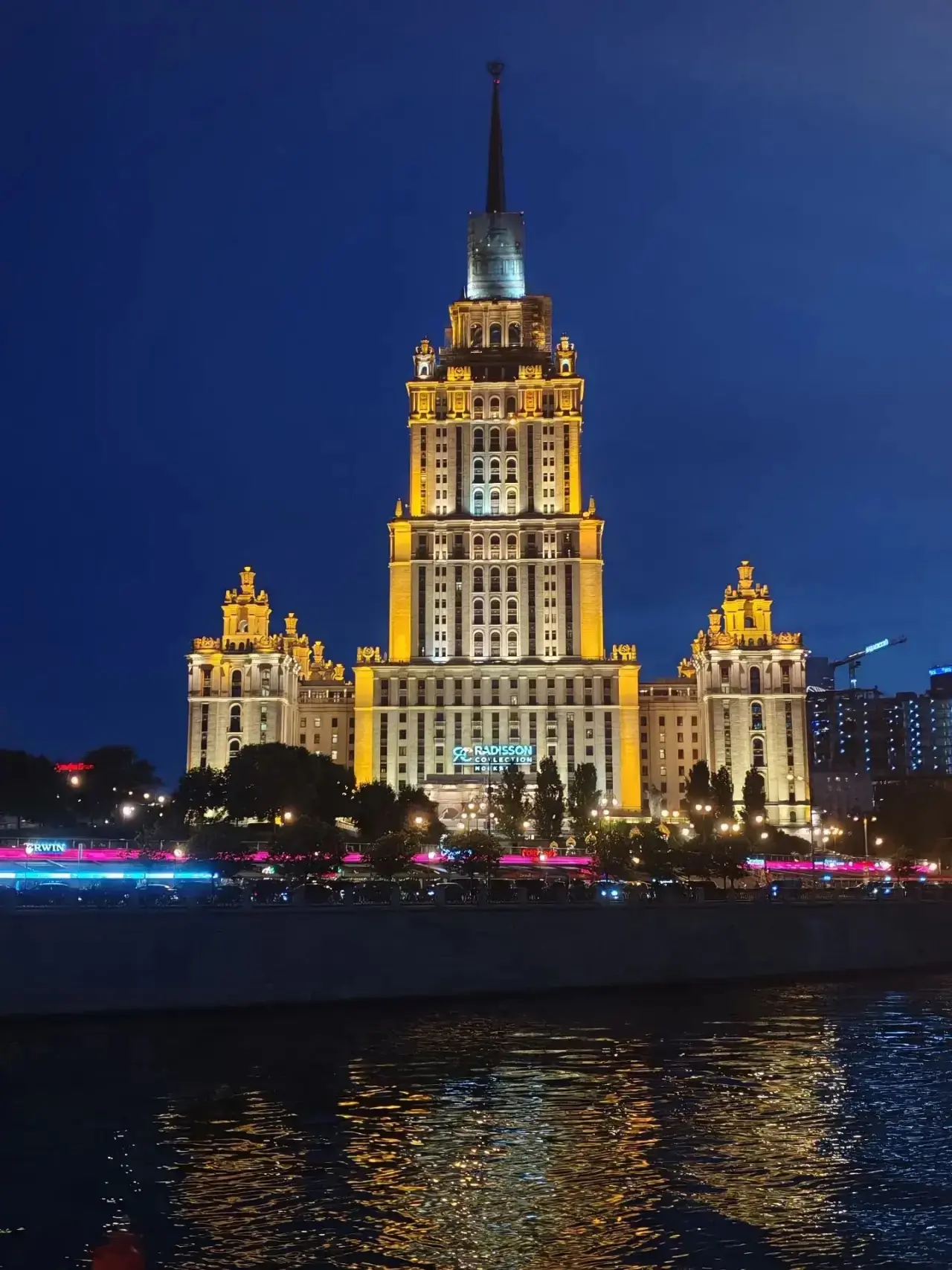 К 879-летию Москвы в Отделении СФР по Москве и Московской открылась фотовыставка "Моя л...