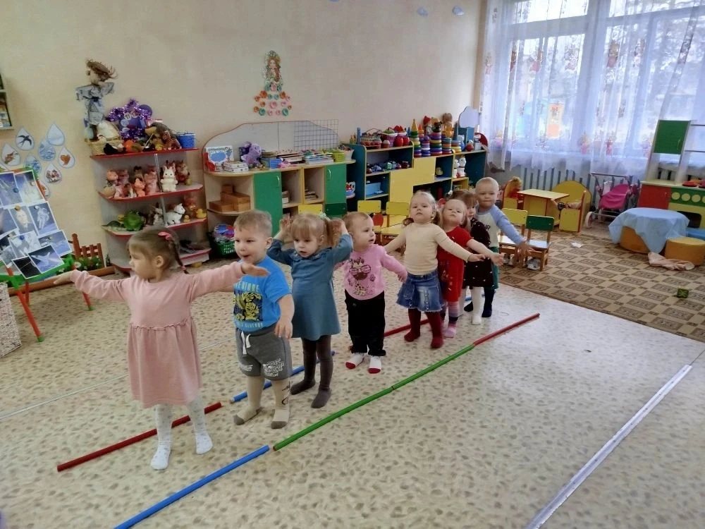 В преддверии дня Космонавтики, который отмечается в России 12 апреля,  с детьми  группы раннего разв