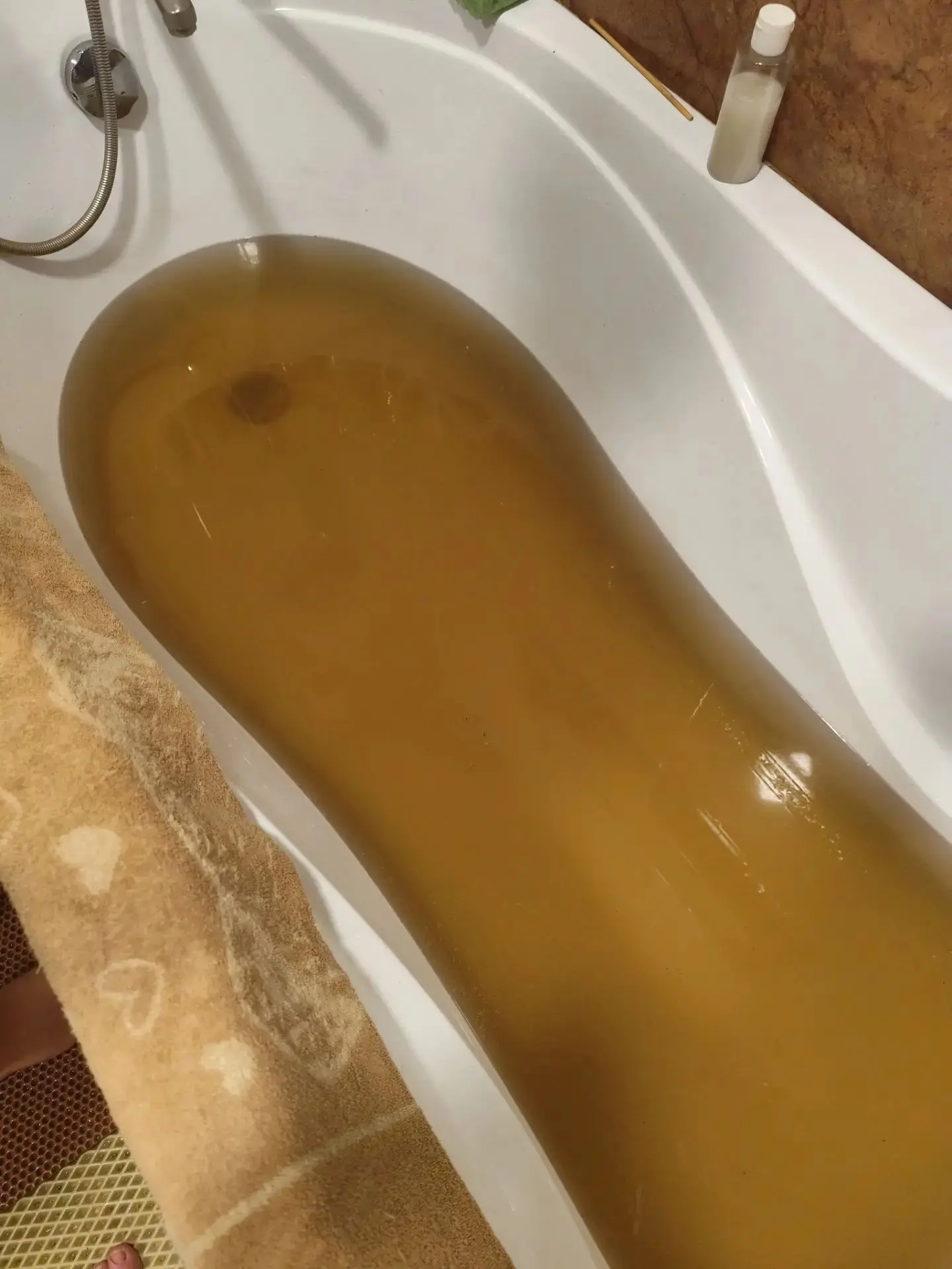 Каневчане массово жалуются на качество водопроводной воды