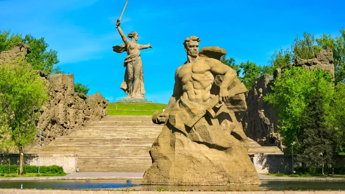 А вы знали, что в России есть пустыни и соленые озера? Нет? Тогда скорее пакуйте чемоданы, это нужно