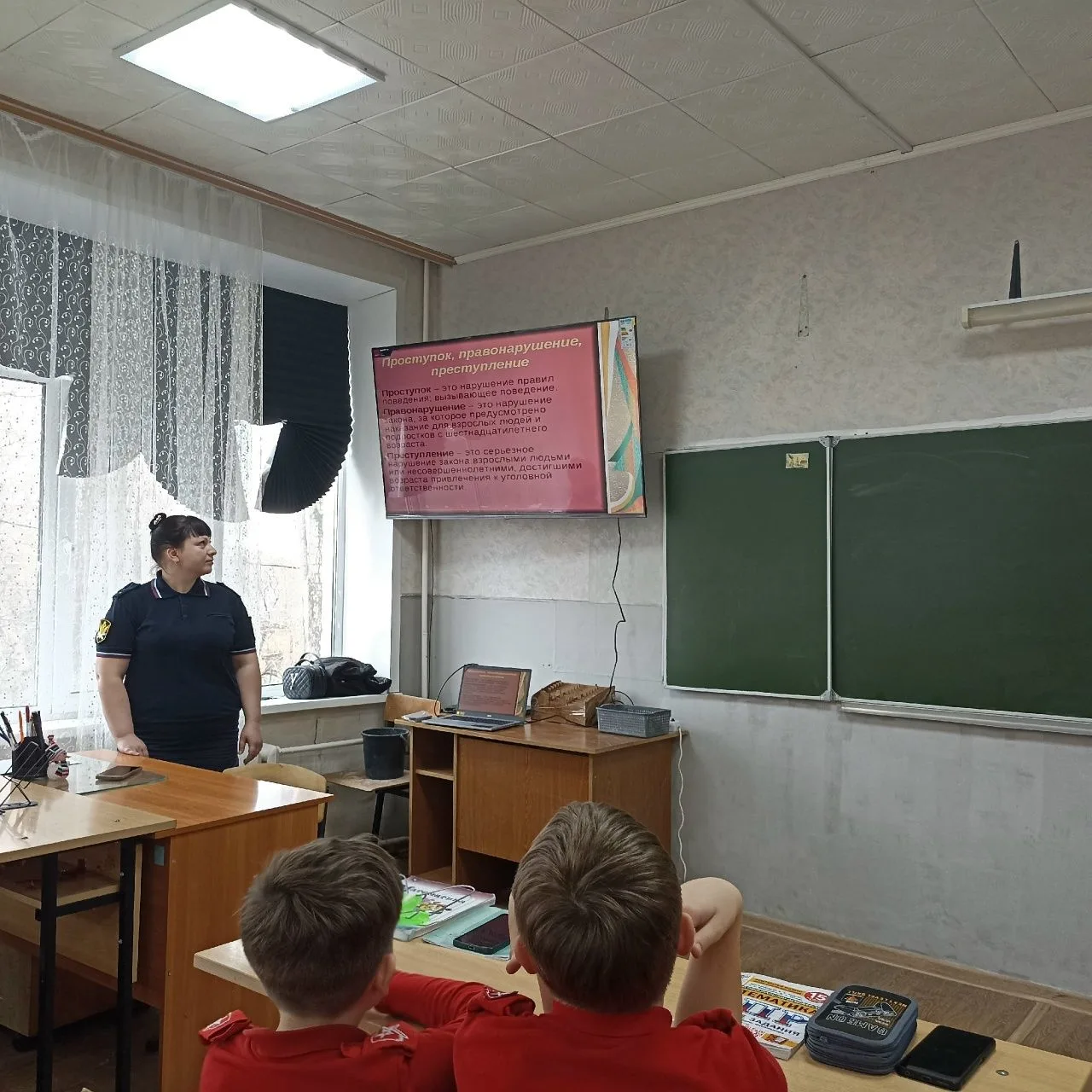 В рамках Декады правовых знаний в нашем классе состоялась встреча со старшим лейтенантом внутренней 