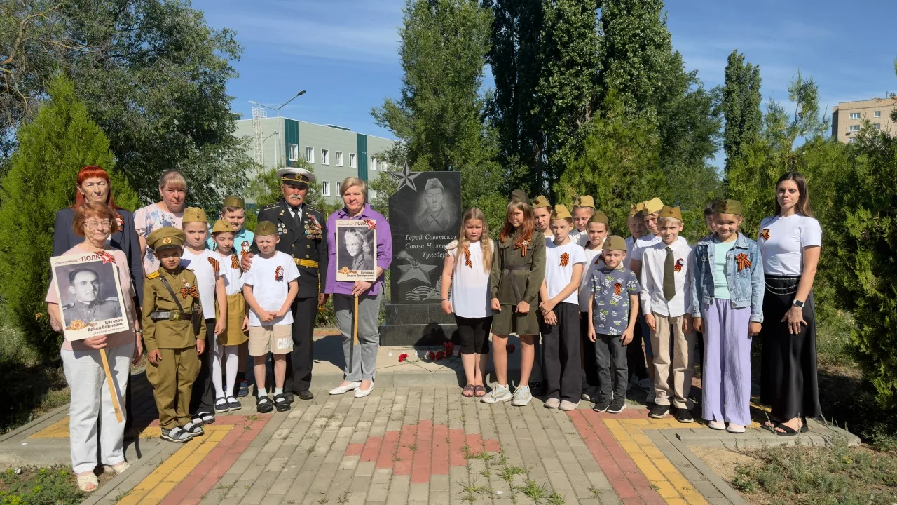 Сегодня на Аллее Славы в МКОУ Нововоронежская СОШ №2 произошла трогательная встреча. Ребята из пришк