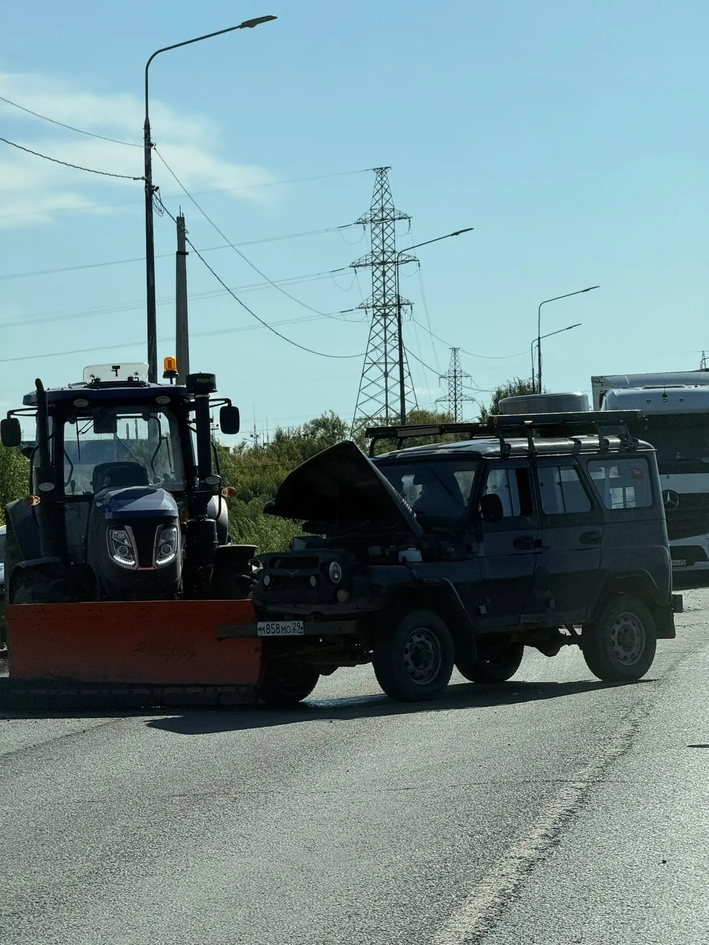 🚨 ДТП с трактором и УАЗом на подъезде к аэропорту

Сегодня в 12:05 на 15-м километре федеральной до