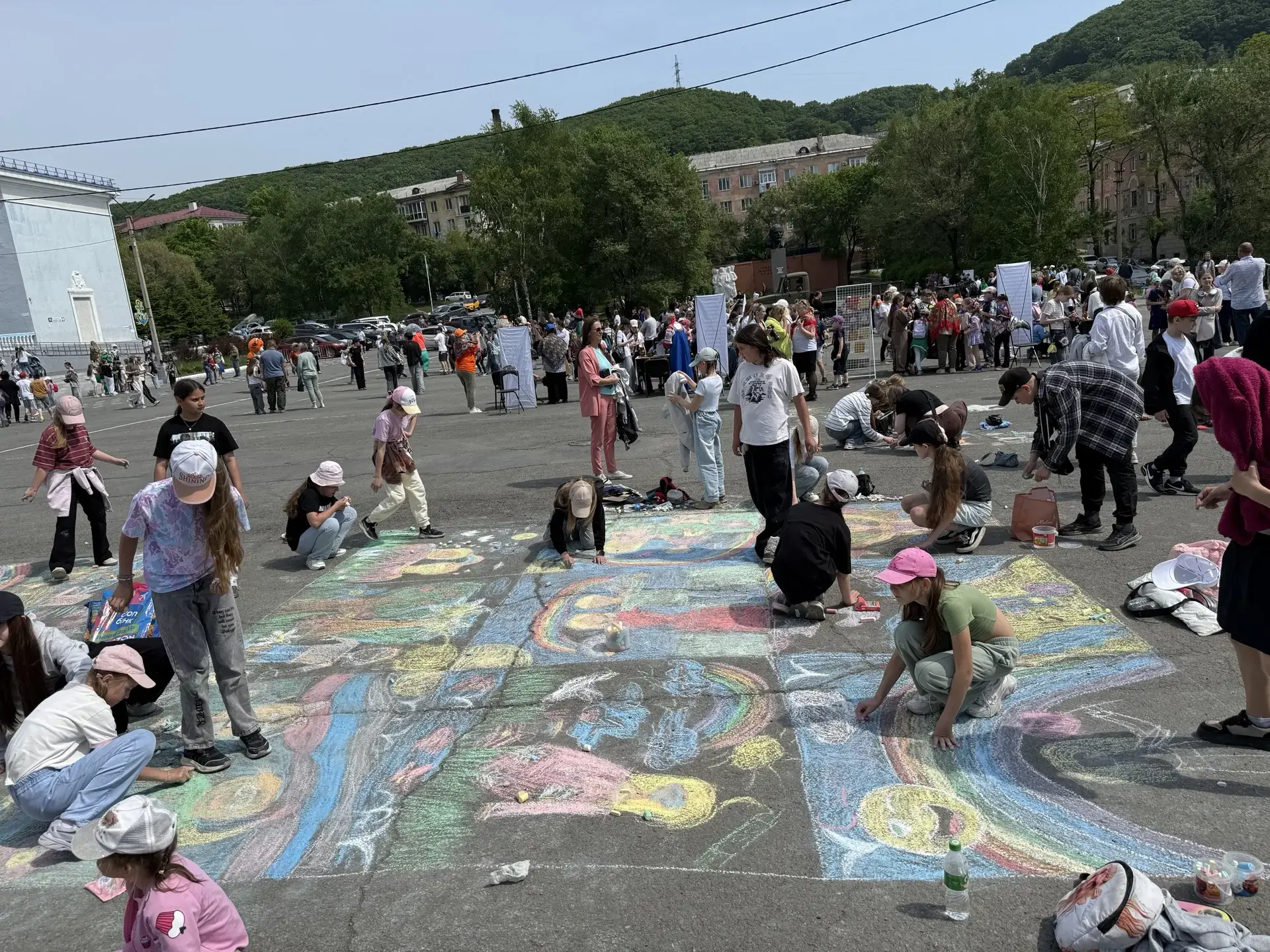 Сегодня, 1 июня, на площади муниципального центра культуры Находкинского городского окр...