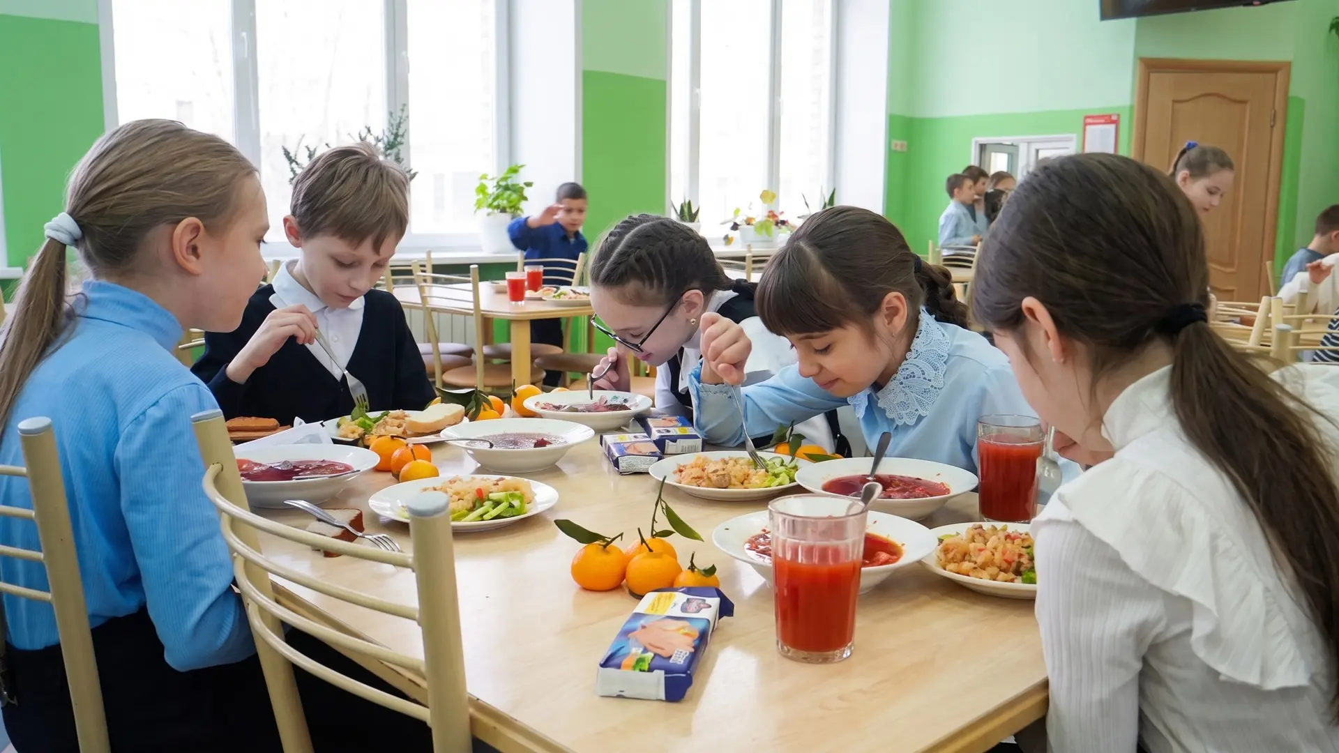 В Магаданской области отменили родительскую плату за питание школьников и повысили каче...