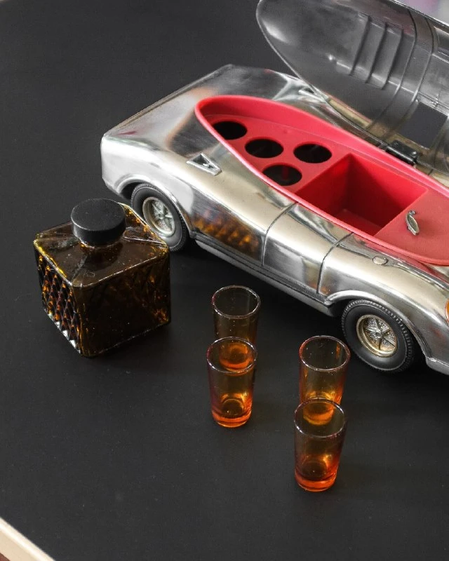 Porsche 917 превратили в мини-бар из 1970-х. Редкий винтажный Bar Car от Golden Crown и...