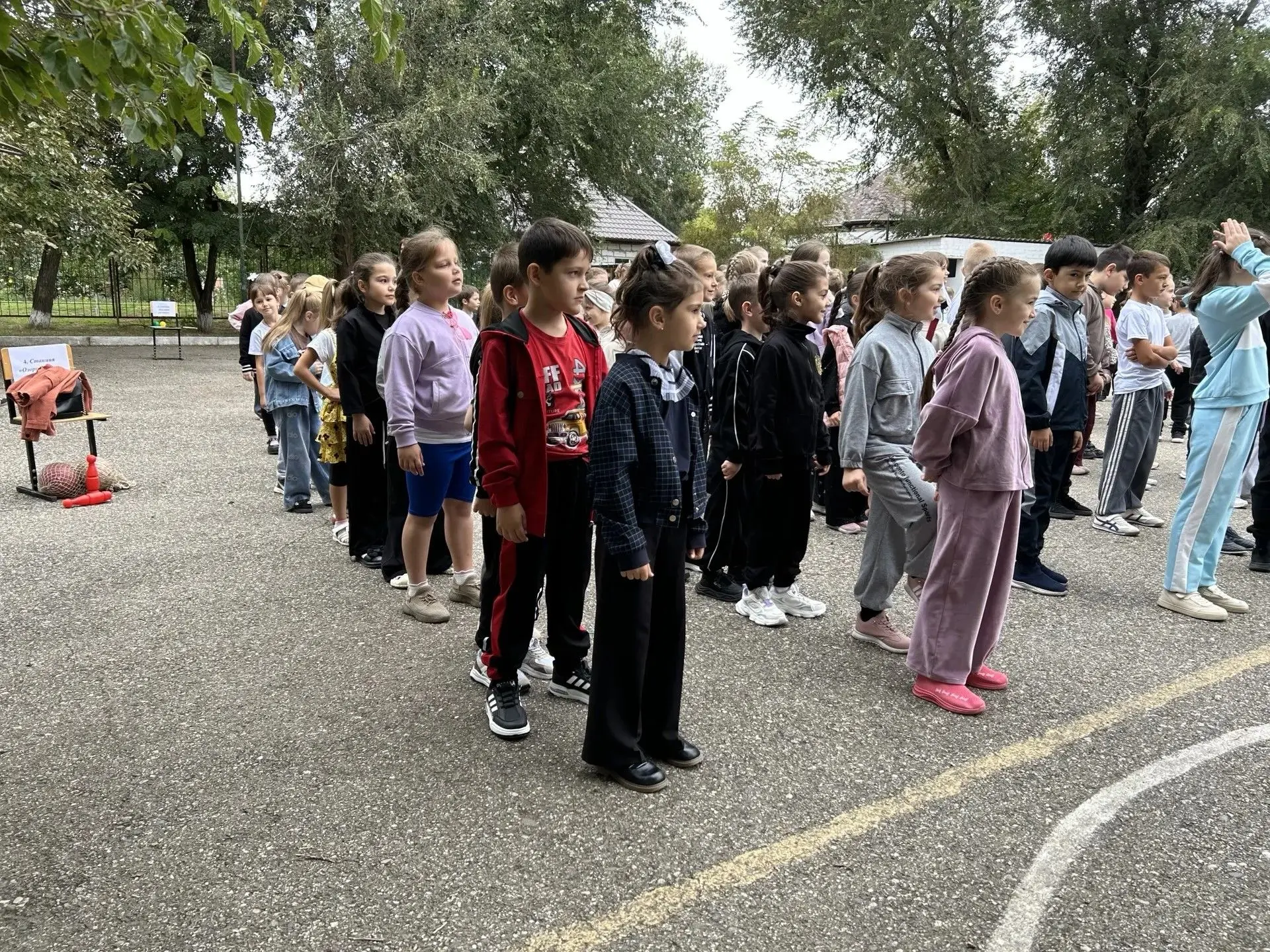 Учащиеся 1-4 классов в День здоровья приняли участие в "Веселых стартах". Было весело, ...