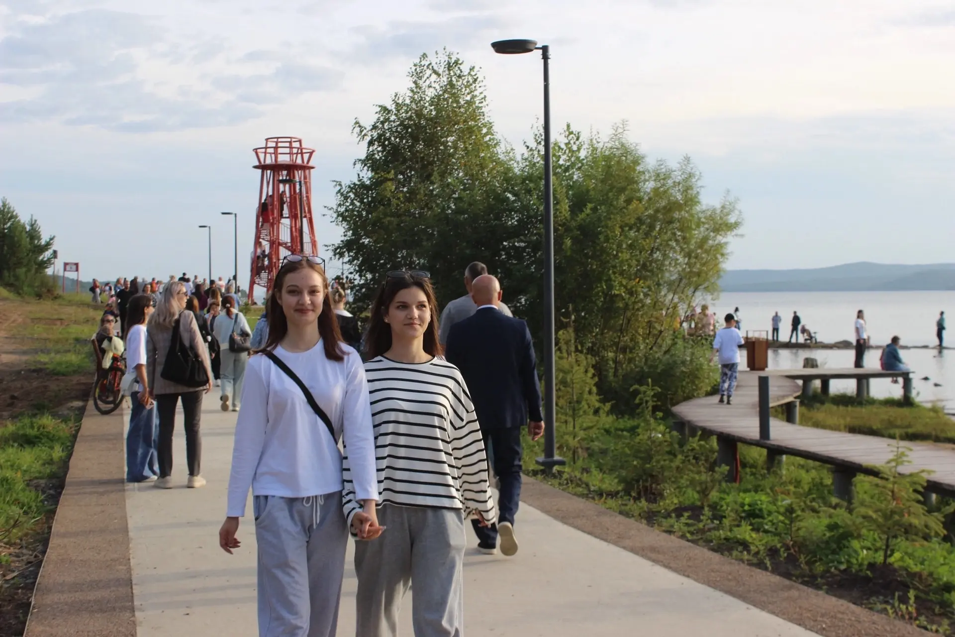 ✨ В Усть-Илимске открылось ещё одно место для прогулок, встреч и отдыха — городская наб...