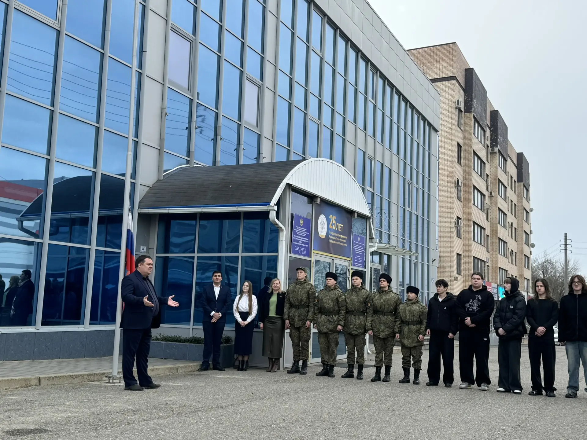Торжественное открытие недели в Ставропольском филиале МПГУ началось с важного и символичного событи