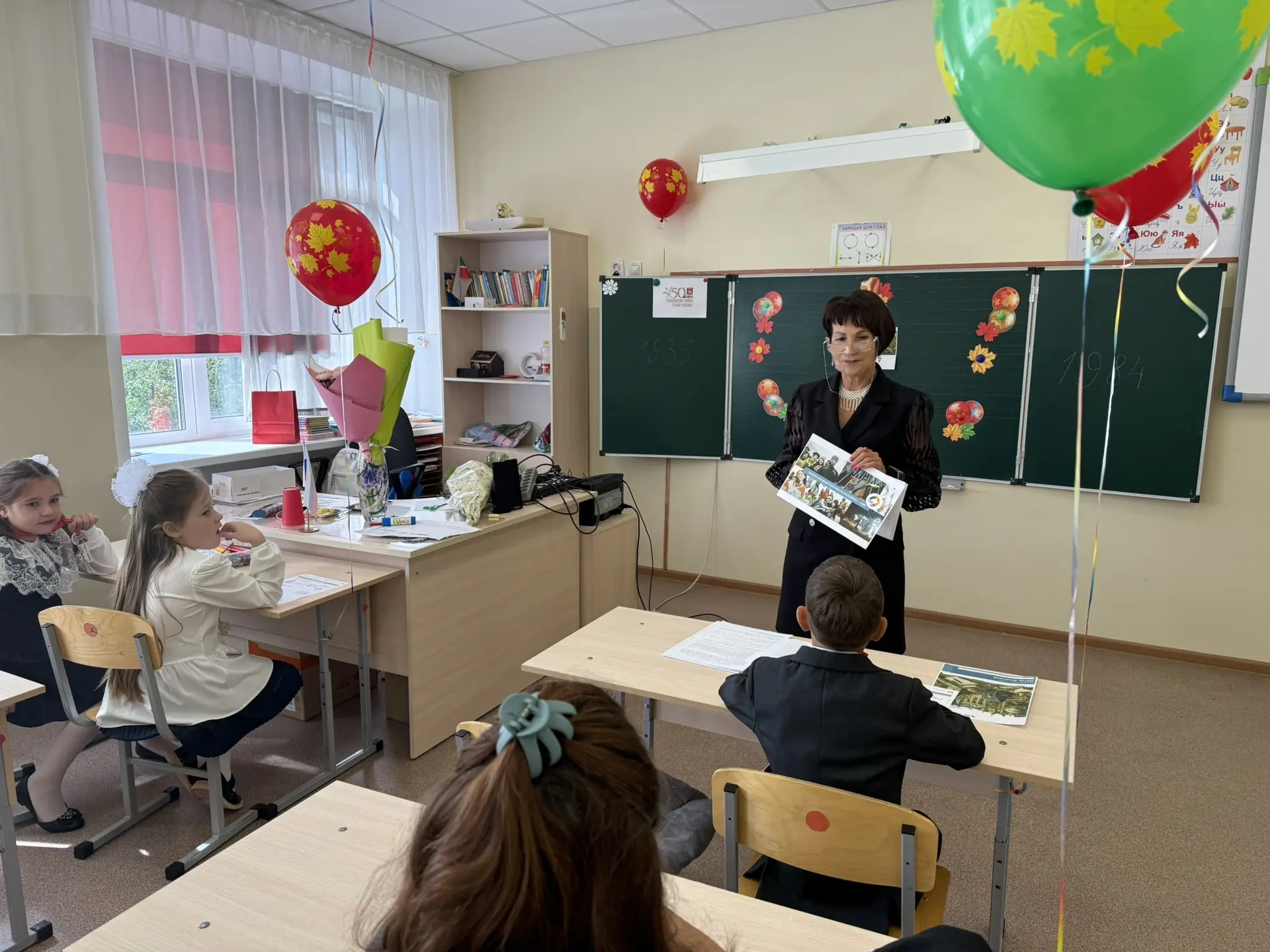 📢 Сегодня, 1 сентября, во всех классах нашей школы прошли первые занятия из цикла внеу...
