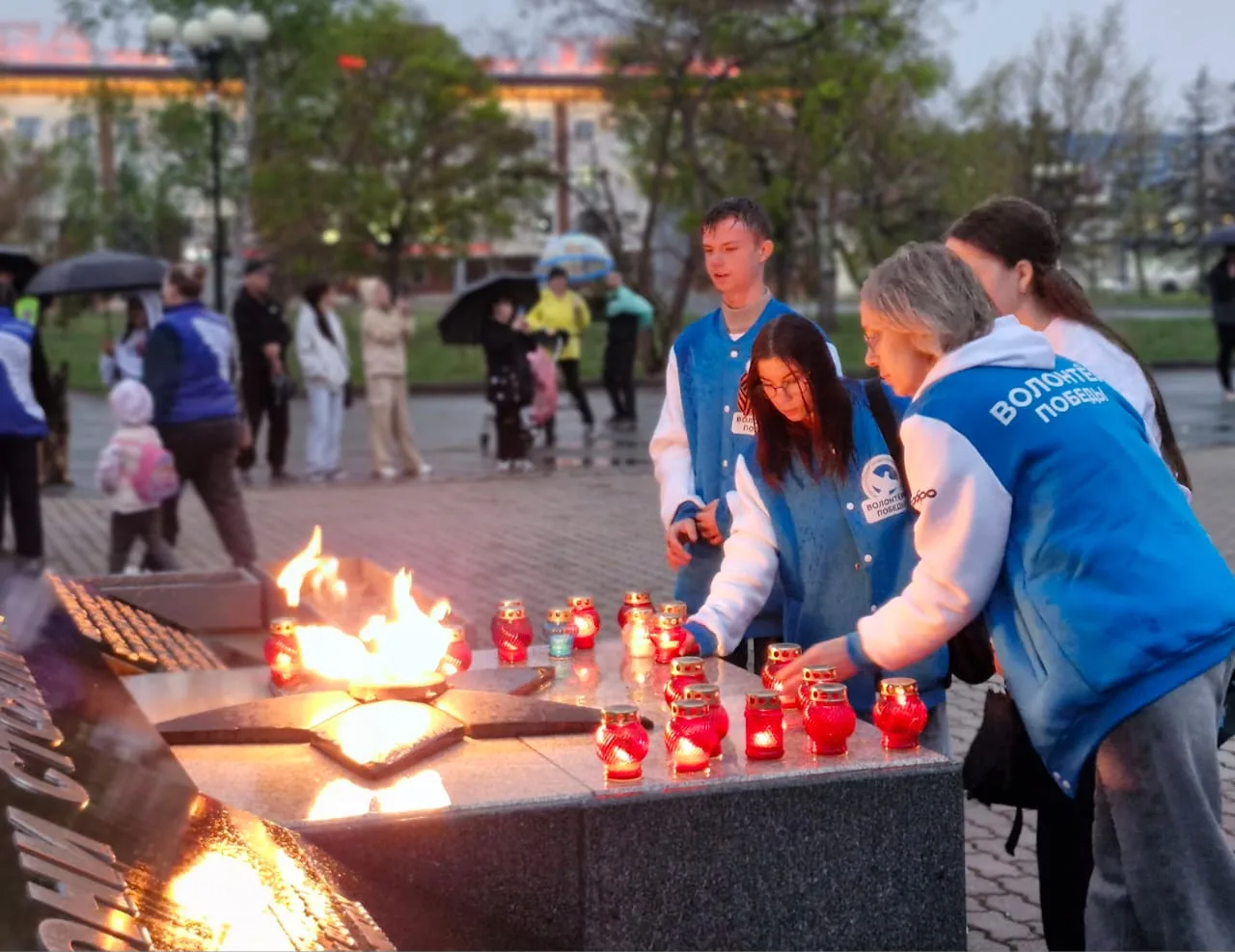 Сегодня, 6 мая, в Арсеньеве состоялось молодёжное шествие "Свеча памяти".  Школьники, студенты Примо