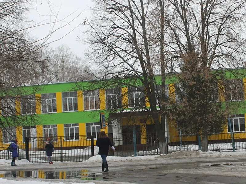 В Новогремяченской школе капитально отремонтируют спортплощадку при поддержке "Единой Р...