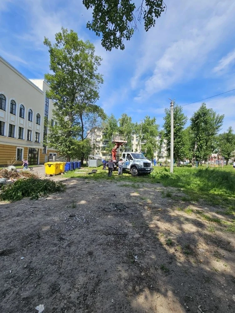 📍улица Пушкинская 1/11.

Перенесли опору и заменили 4 светильника.

В связи с благоустройством терр