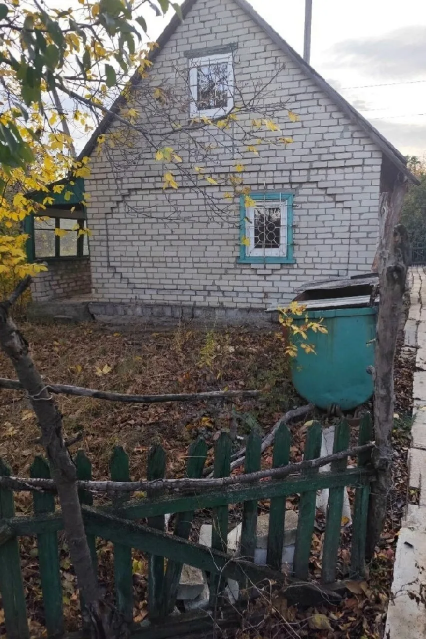 Продам дачу в районе ост кринички. Земля приватизирована, участок 0.25 Га. Не дорого +7...
