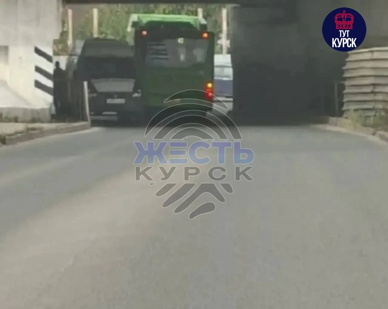 ⚠️ На улице Маяковского под мостом «Газель» столкнулась с автобусом.
