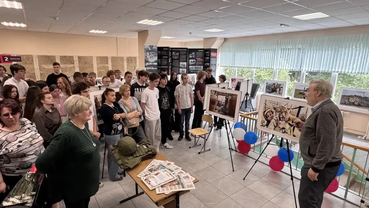 📸 В Ялтинском экономико-технологическом колледже открылась выставка «Специальная военн...