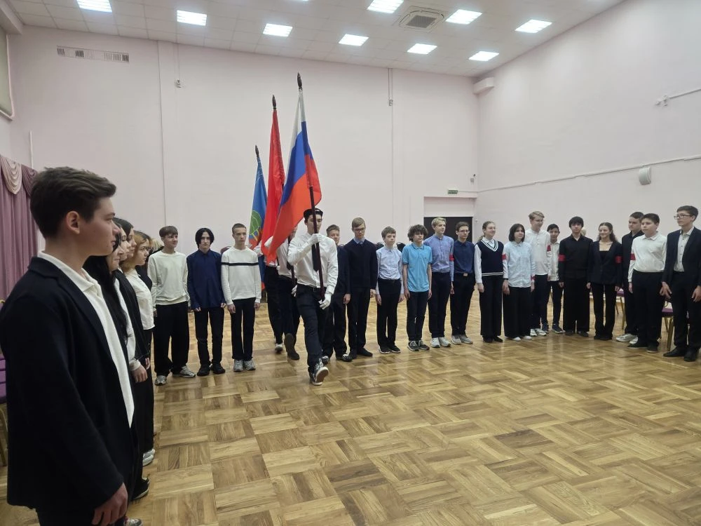 Даже в непогоду мы остаёмся верны нашим традициям!☃️  Сегодняшнее утро ученики лицея начали с торжес