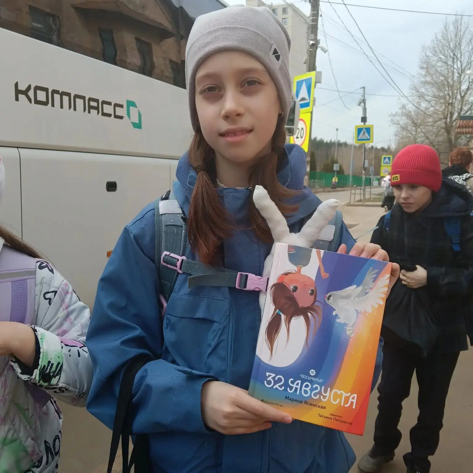 "Книговорот" активно продолжается в рамках "Недели детской книги". С каждым днем количество книжных 