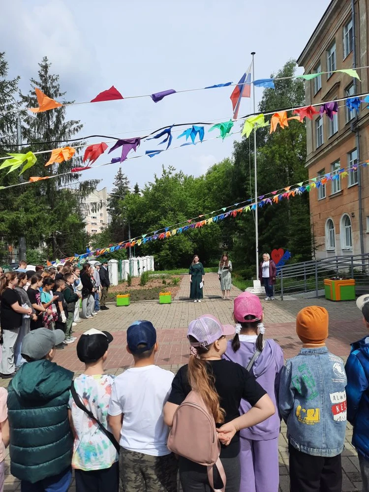 "Радуга детства" распахнула свои двери: 1 июня состоялось торжественное открытие тематической смены 