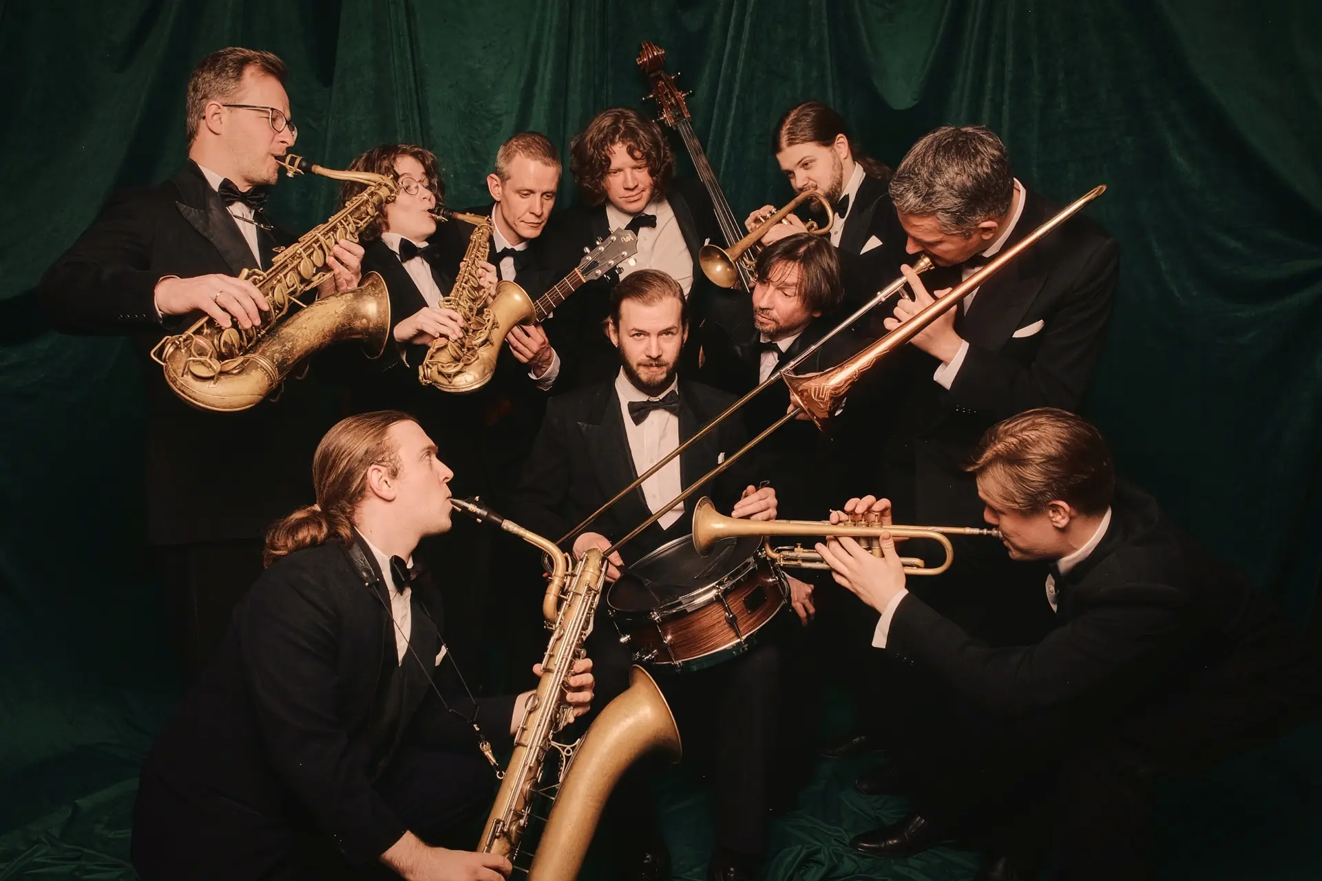 ✨🎷Сегодня мы приглашаем вас в путешествие в золотую эпоху свинга! 

В рамках цикла «Совершенно летн