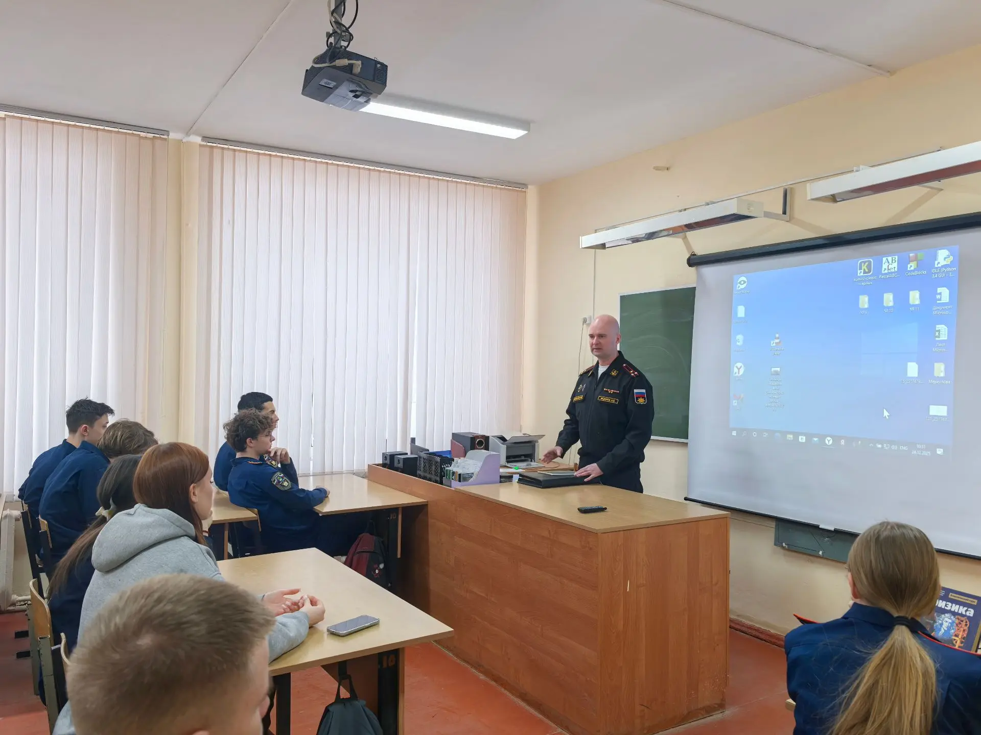 🛠 Технологии будущего: знакомство кадетских классов с миром военной связи  🗓 Сегодня в нашей школе с