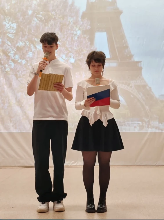 🇫🇷Школьники Барнаула продемонстрировали знание французского языка на фестивале песни  На базе гимназ