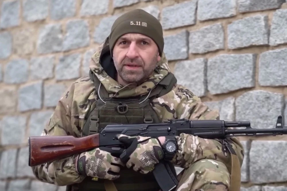 Друзья, пока вся эта зажравшаяся поп-тусовка продолжает соревноваться в тылу, кто купит...