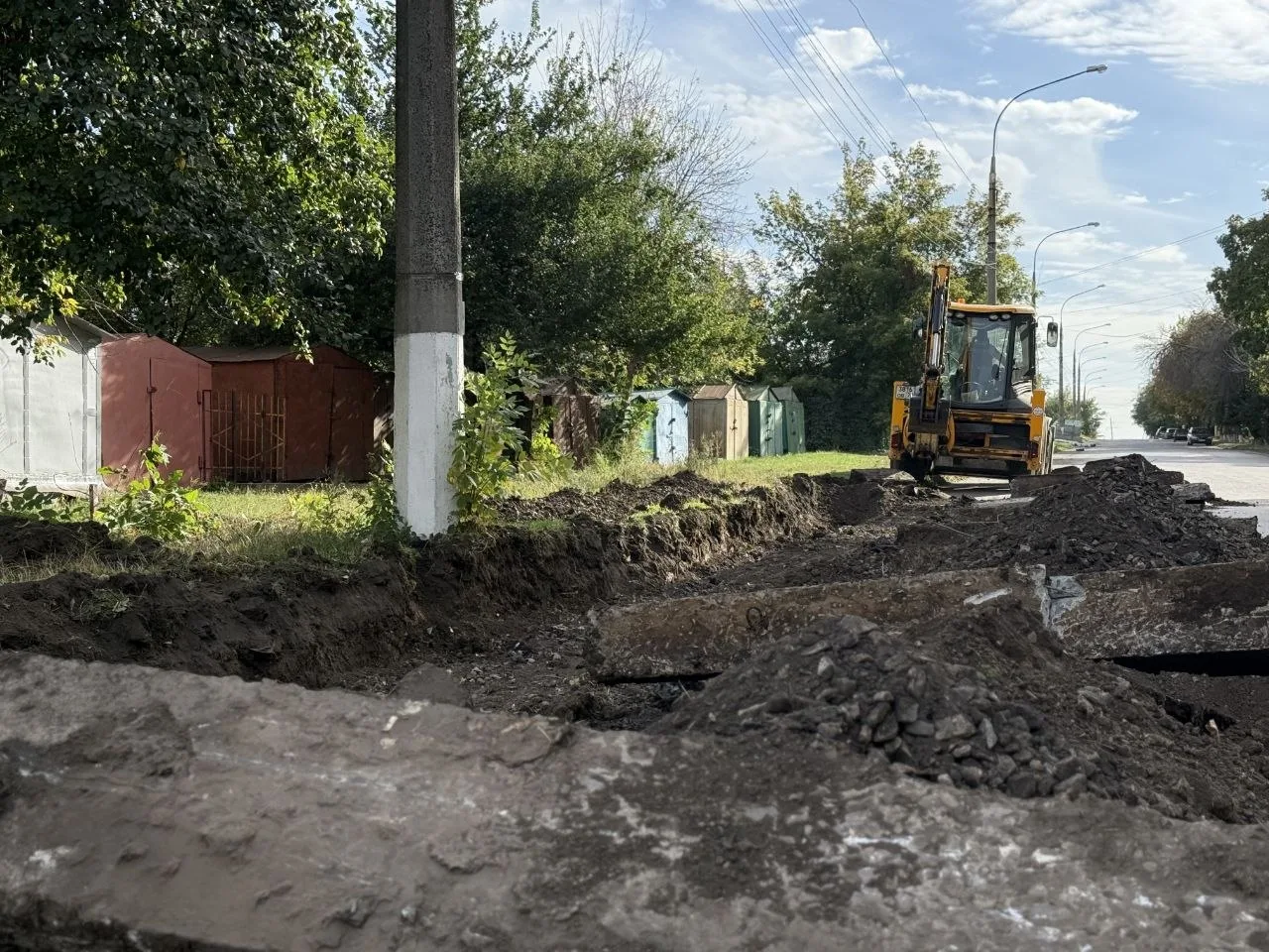 На улице Земнухова в г. Молодогвардейск началась подготовка к ремонту дорожного полотна