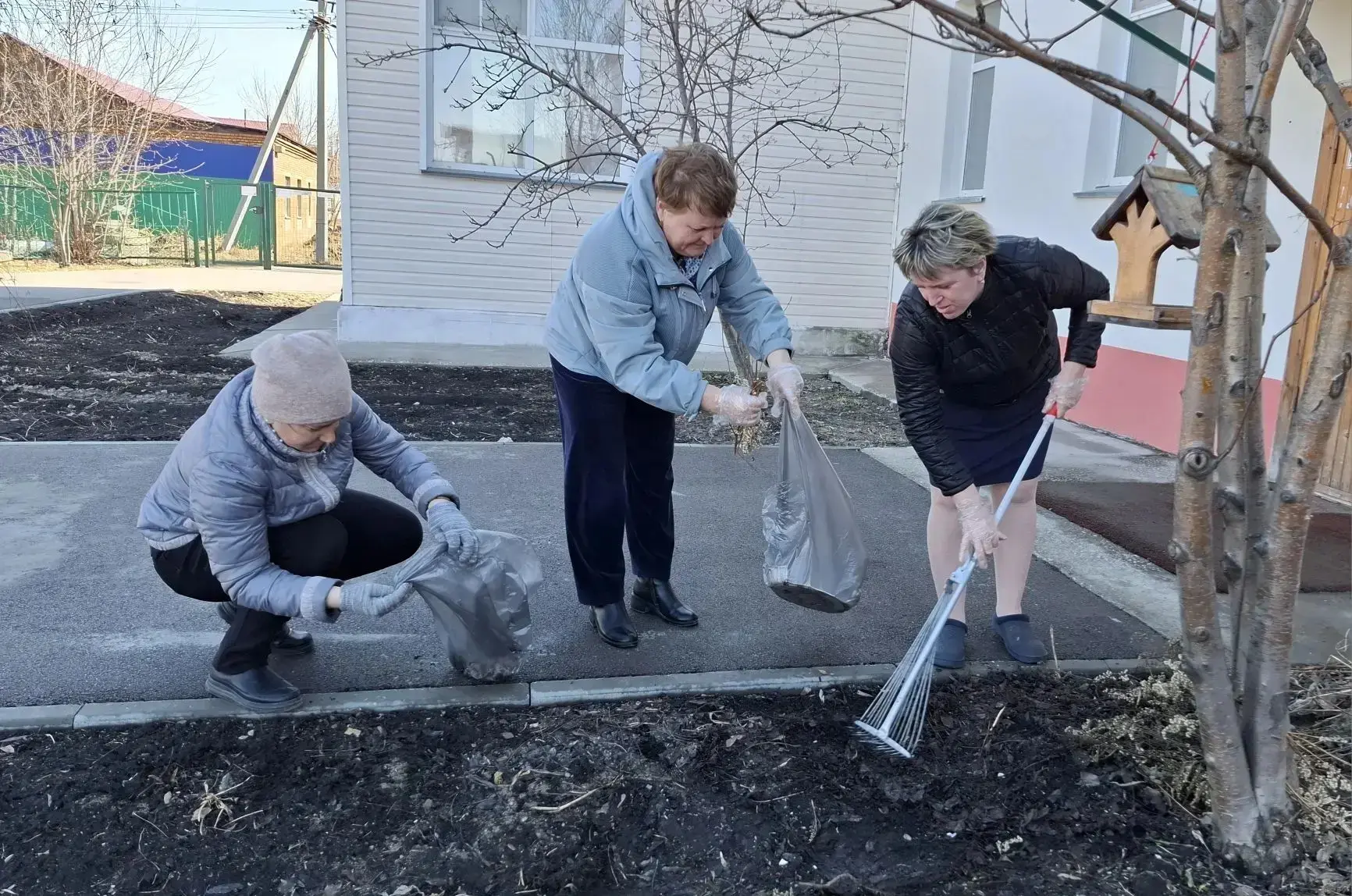 🌱В рамках Всероссийского субботника, дружная команда наших педагогов  вышла на уборку ...