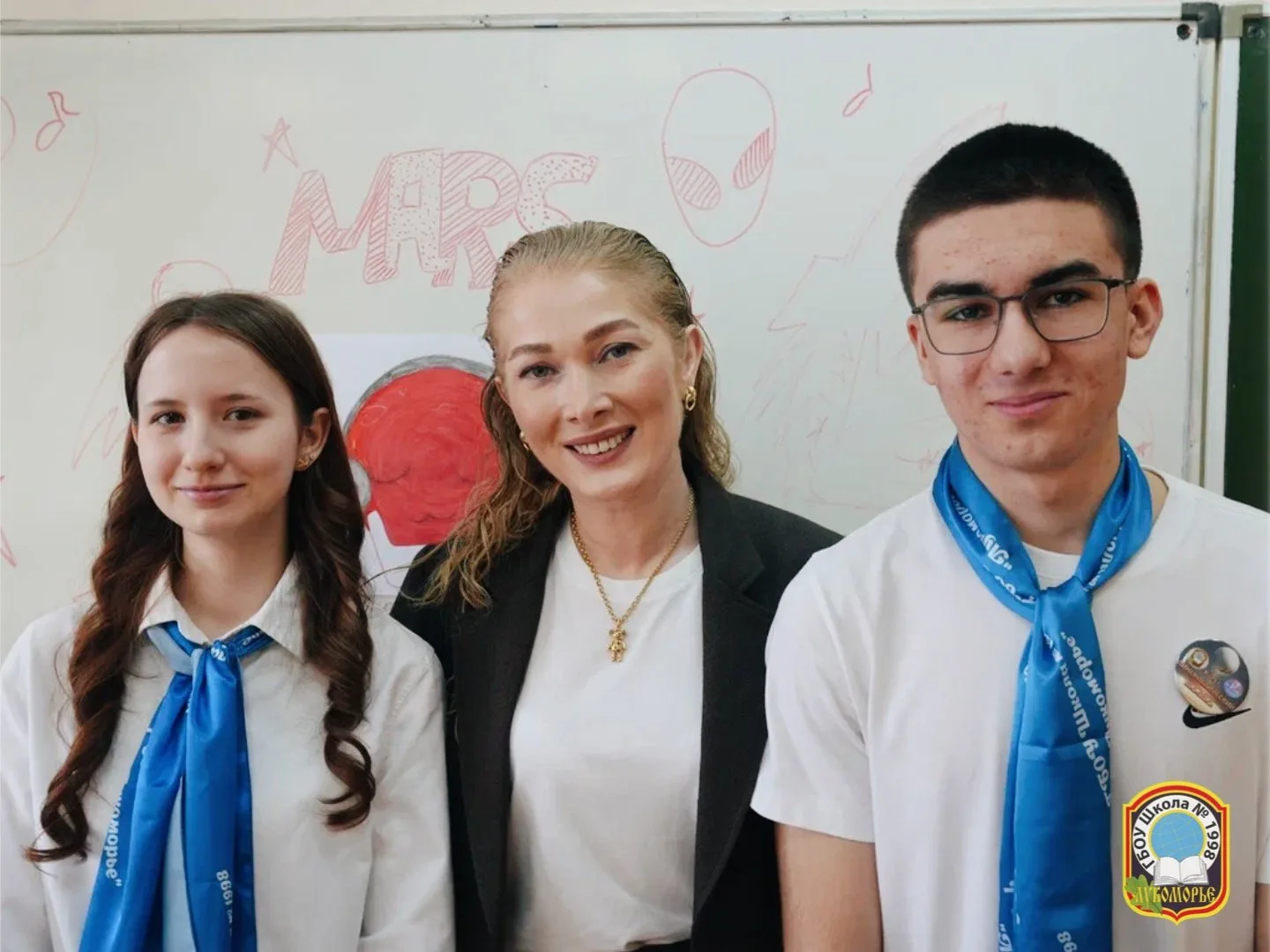 🚀 «Лингвистический космос» — поехали!  В апреле наша школа стала площадкой настоящего городского соб
