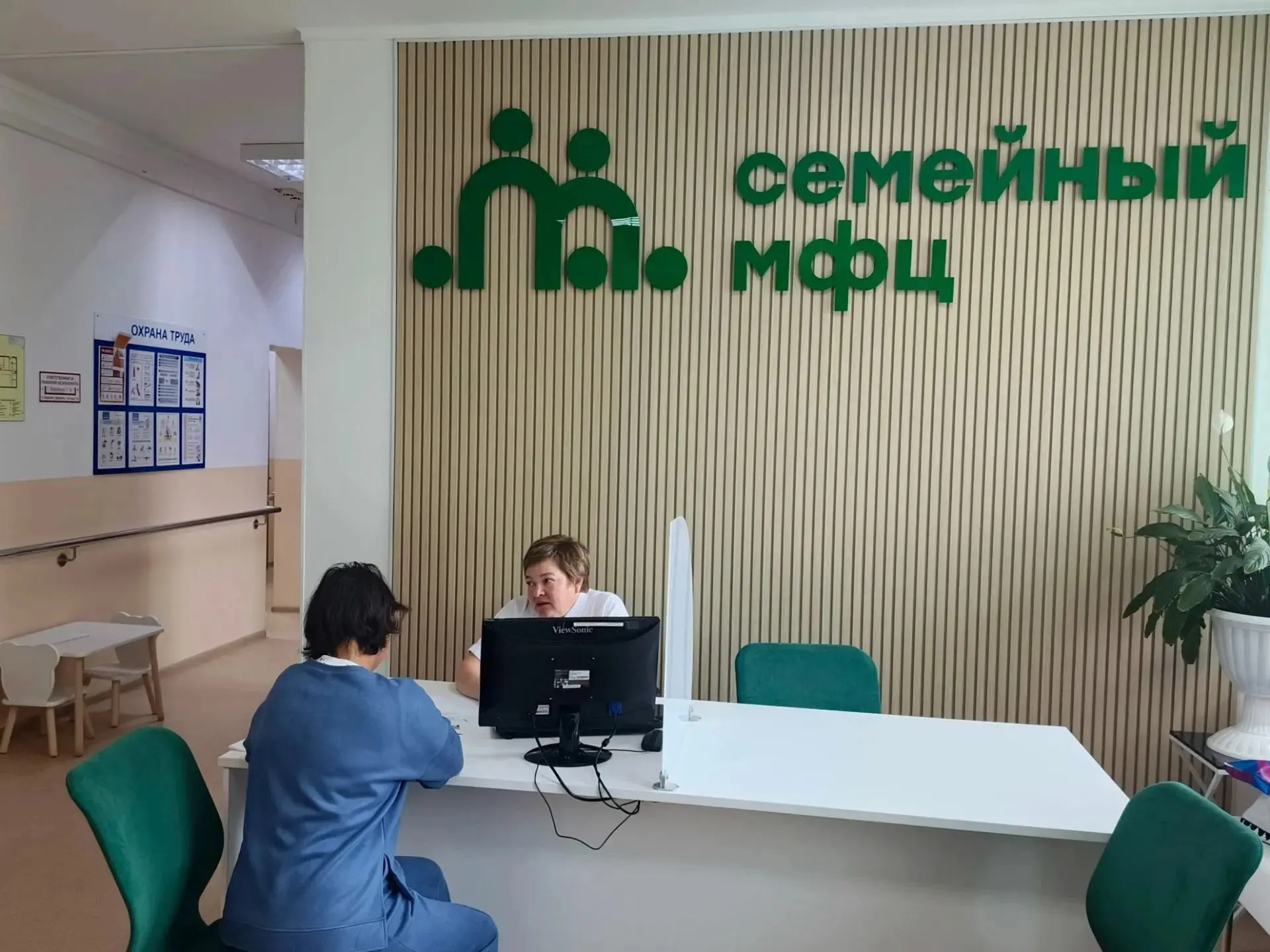 Специалисты нашего комплексного центра социального обслуживания населения продолжают ак...