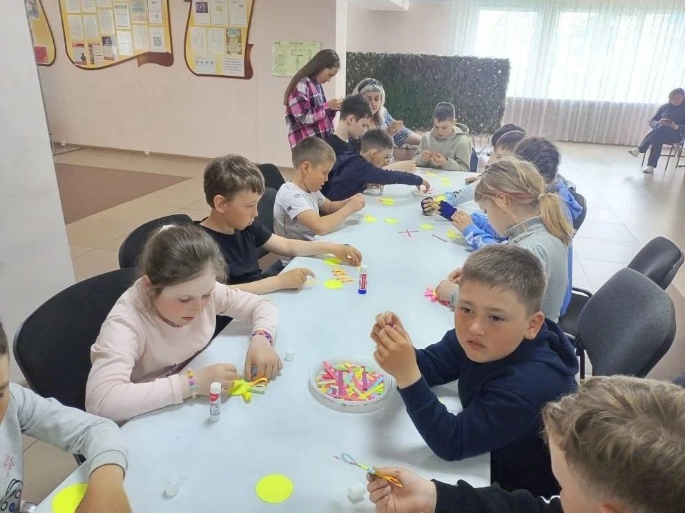 Смотрите, сколько света и цвета мы принесли в этот день! 🌈☀️