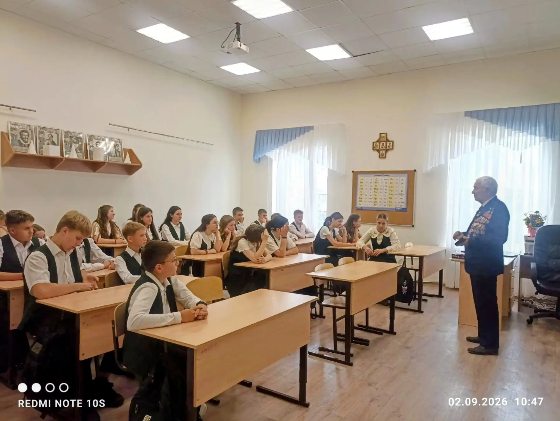 «Помнить, чтобы жить»: классный час в 8 классе, посвящённый Дню солидарности в борьбе с...