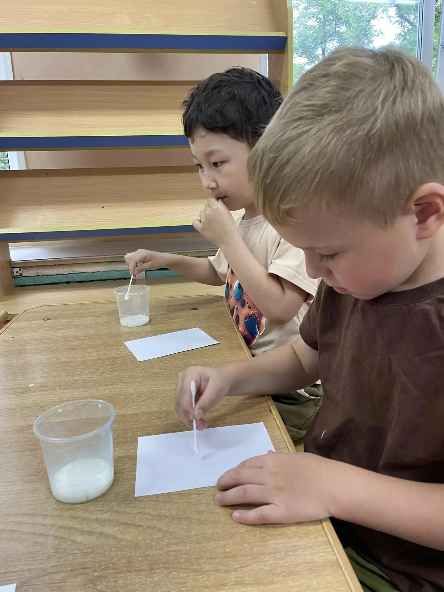 🥛 «Тайное послание»: рисуем секреты молоком

Хотите почувствовать себя настоящим шпионом или тайным
