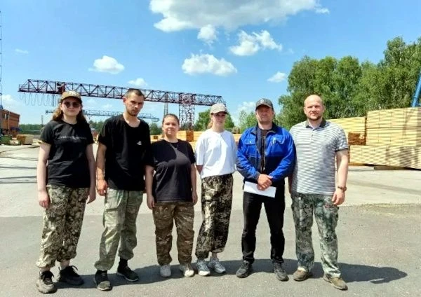 🌲🏭Студенты Алтайского ГАУ познакомились с работой одного из ведущих деревообрабатывающих предприят