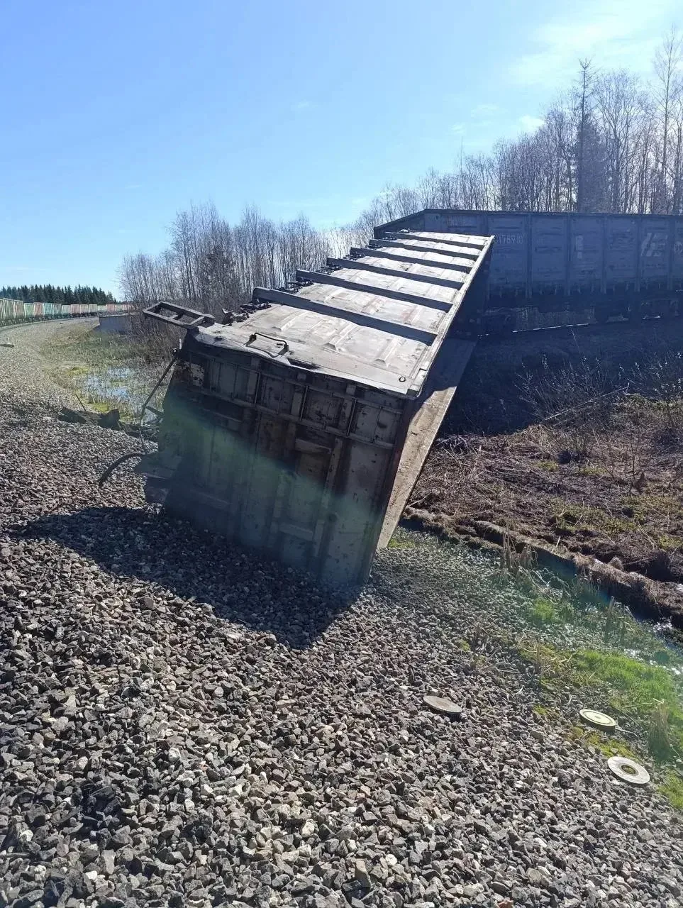 Возбуждено уголовное дело по факту схода грузовых вагонов в Архангельской области  Архангельским сле