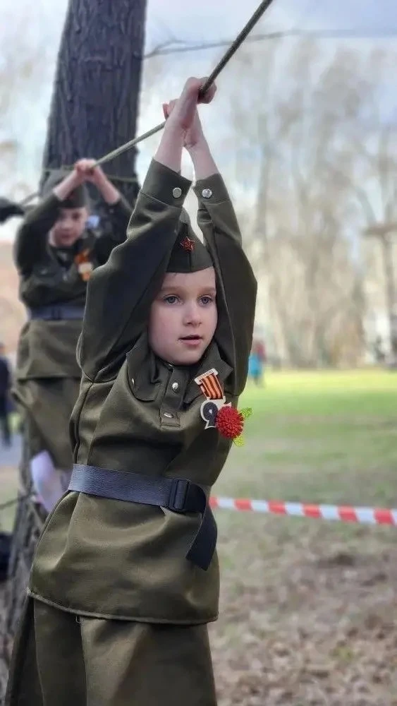🕊В честь празднования Дня Победы в МОУ ЦО «Открытие» состоялась патриотическая программа для учащихс