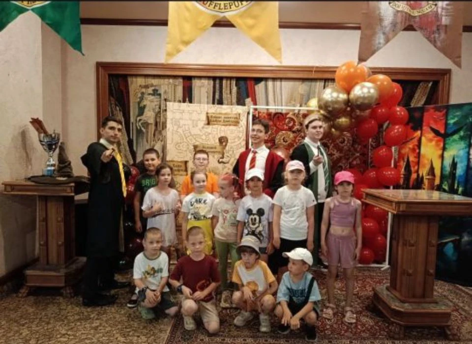 🌞Сегодня в пришкольном лагере день прошёл очень насыщенно и интересно. 
🤸Утро началось с зарядки, 