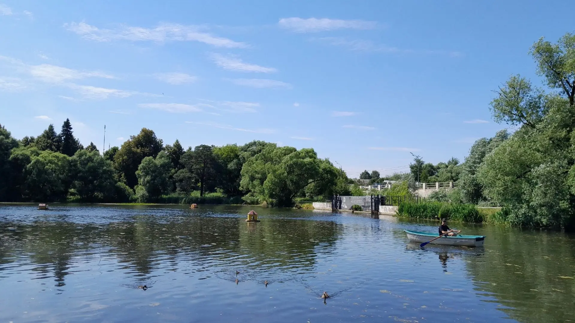 🌊 В жаркие дни очень актуален отдых на воде.