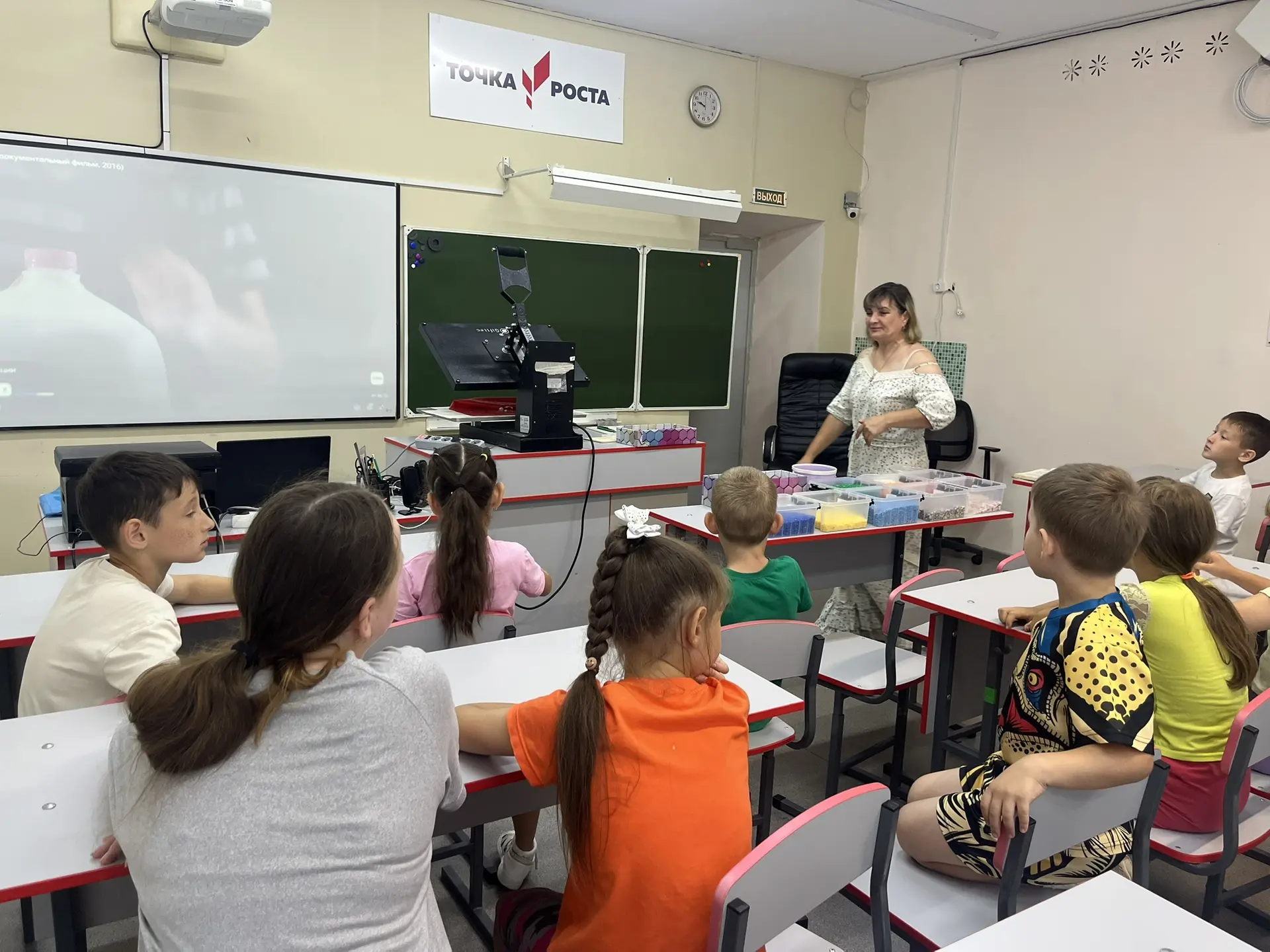 Экологический день: как обычные крышки превращаются в полезные вещи! 🌍♻️

Сегодняшний день у нас бы