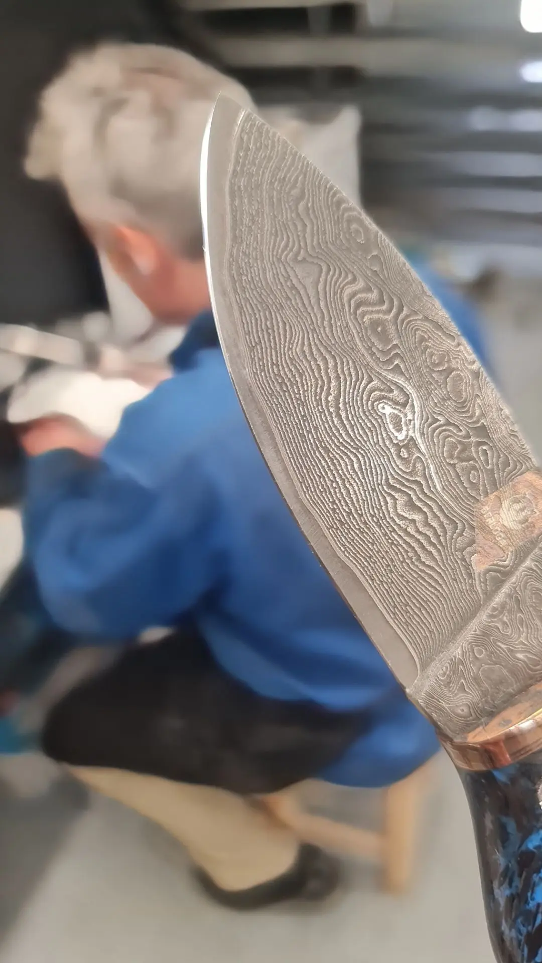 Злая заточка, на злой сталюге 🔪

Ламинат от Леонида Васильева с REX- 121 точить сложно. Но Саня зна