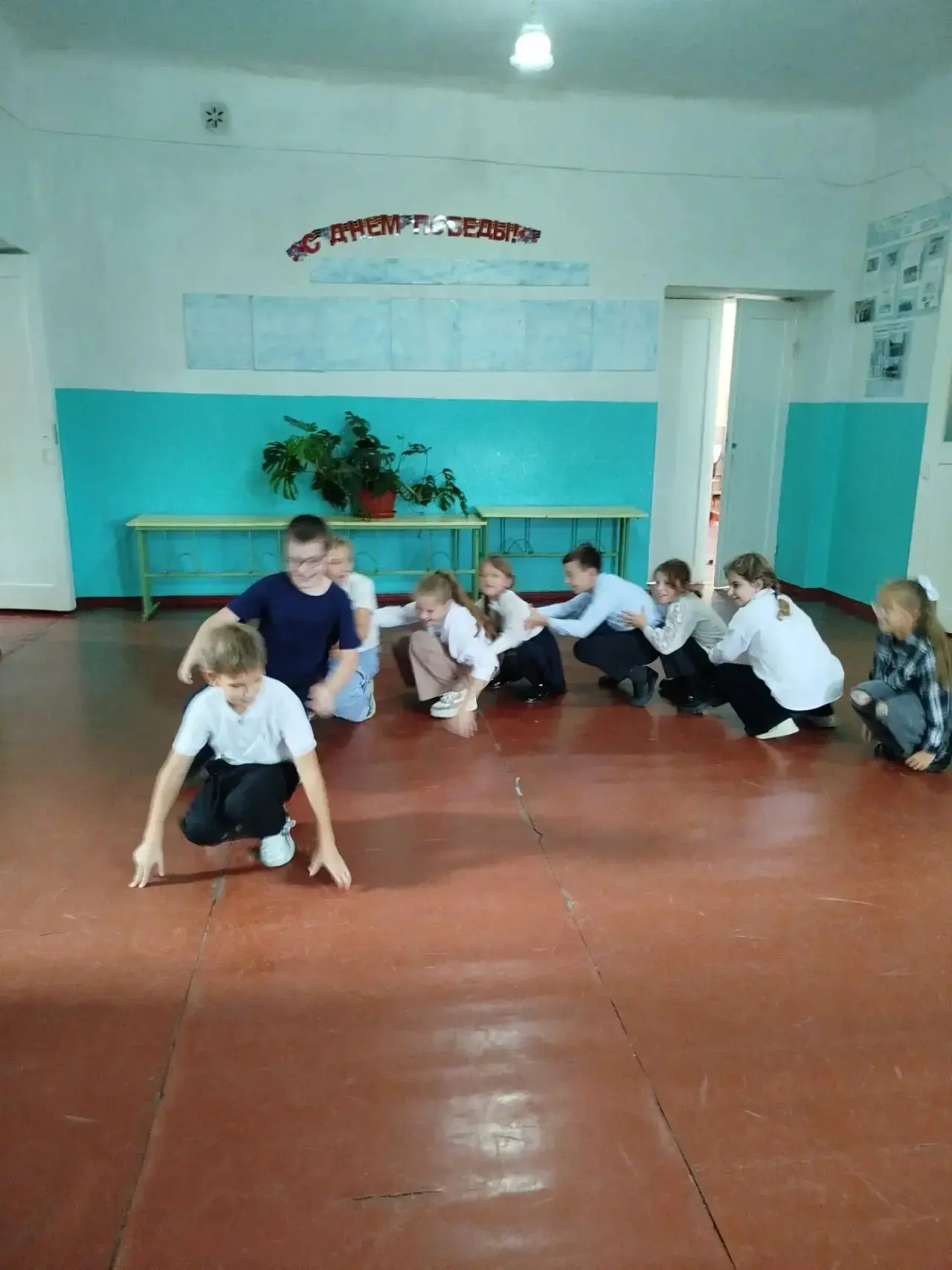 14.09.2026 МБУ клуб «Шахтер» провел в ГБОУ СШ №18 г. Харцызск спортивный праздник «Мы з...