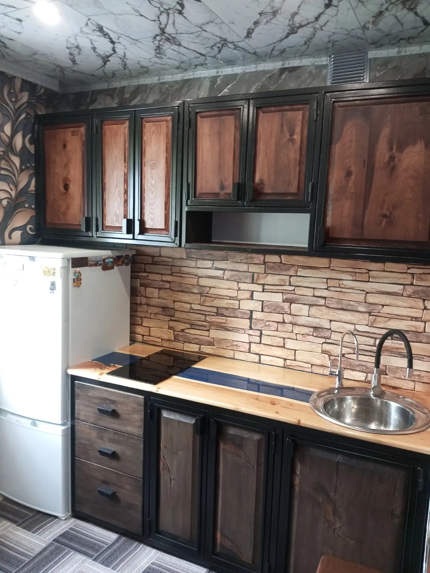 Кухня в стиле LOFT, массив кедра. Как вам?
Автор Иванов Денис.