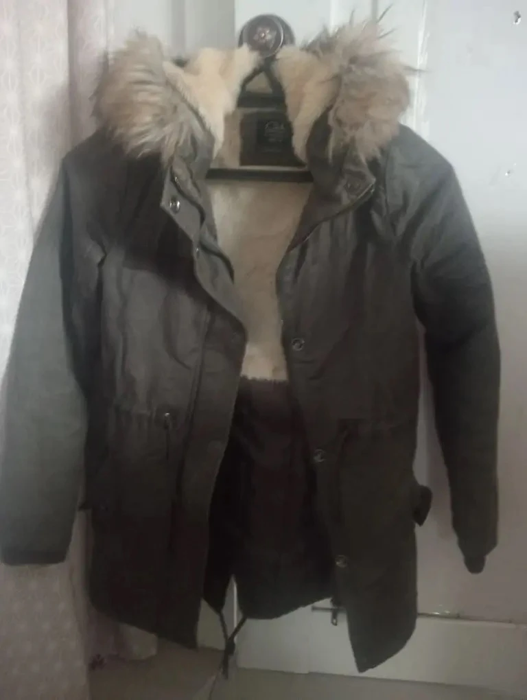 Продам куртки,парки женские б/у ,в хорошем состоянии р-р 42-44  46-48  Тел для связи 89041650404  💰Ц