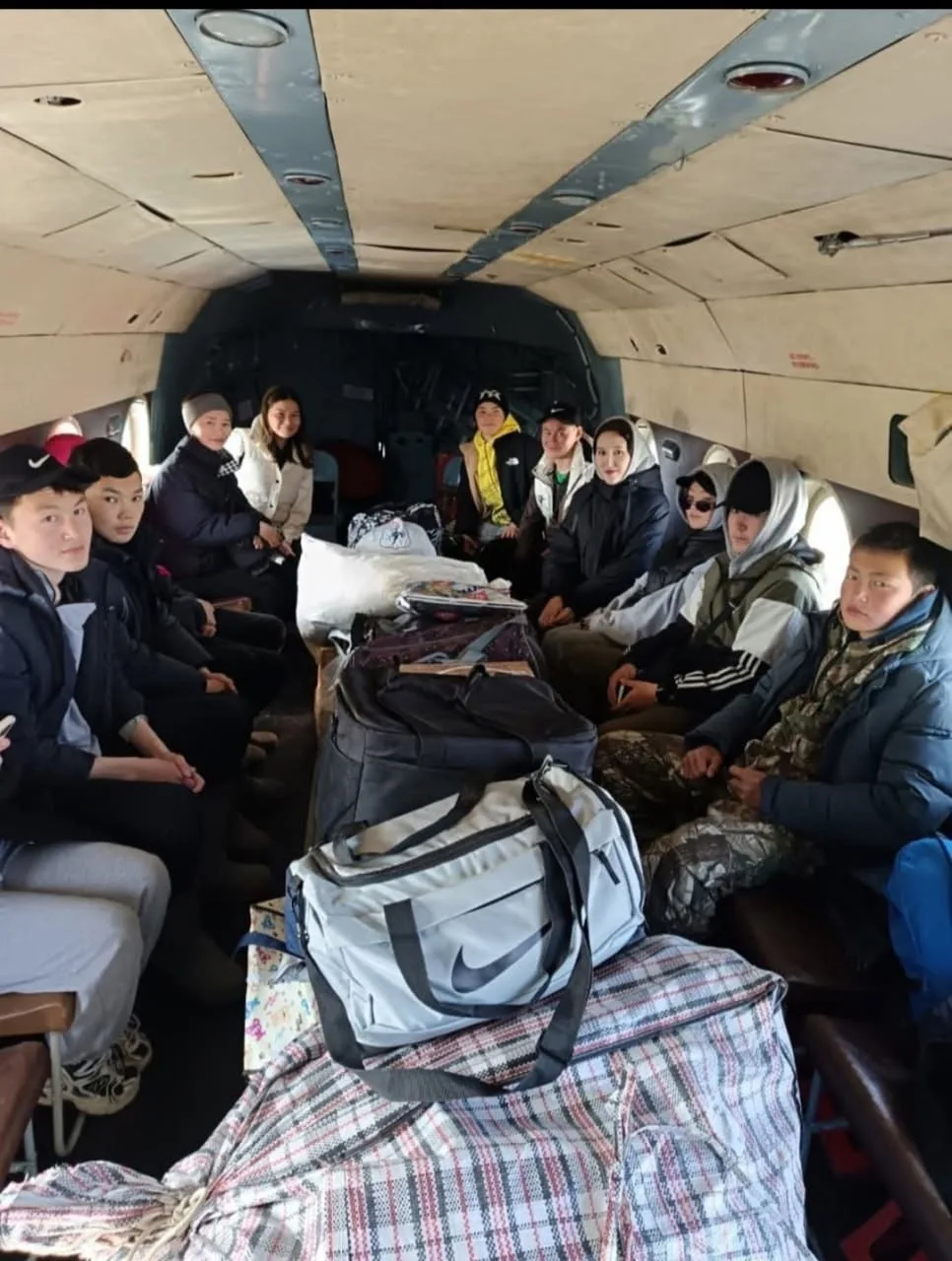 На Ямале началась вертолетная отправка учеников школ-интернатов домой в тундру

К родителям, ведущим