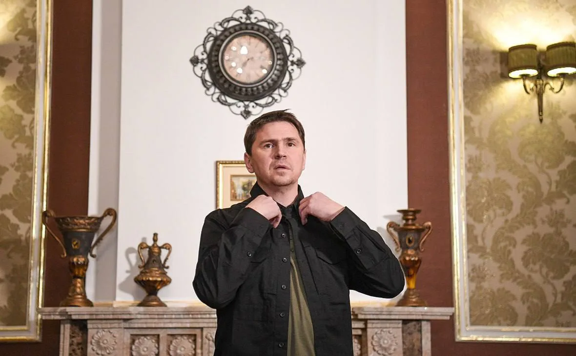 Лукашенко должен помолчать, если хочет дожить до пенсии, угрожает советник Зеленского Подоляк

По ег