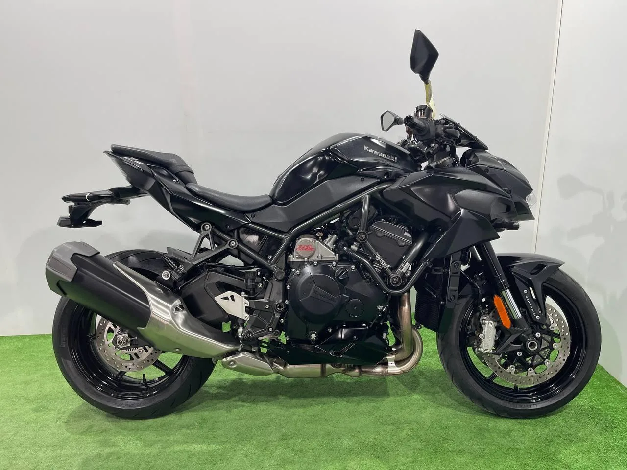 KAWASAKI Z H2 в наличии во Владивостоке  Характеристики:  - 2020 год - объем 998 см3 - Аукцион BDS -