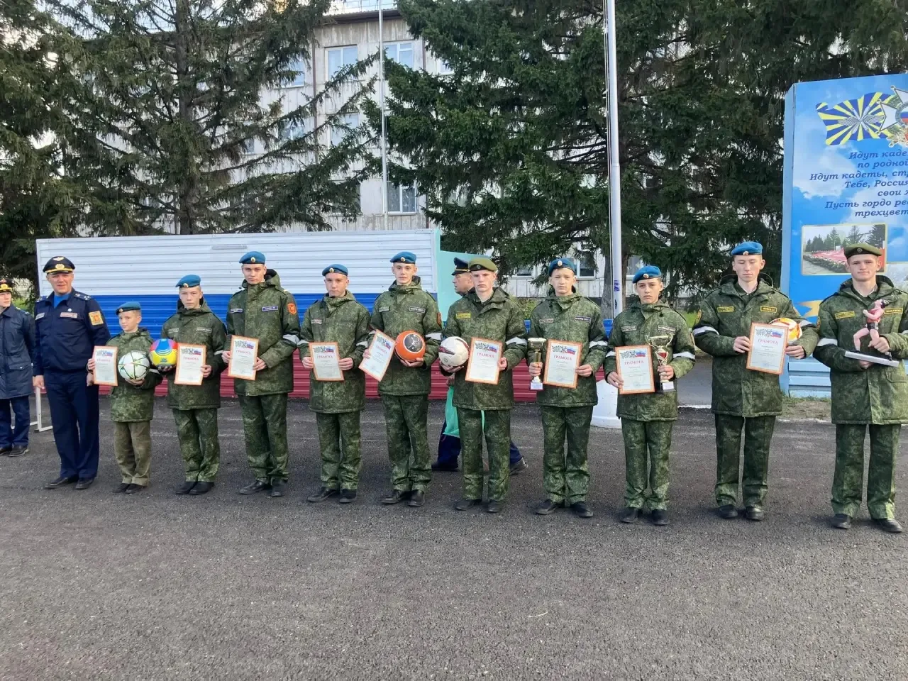 Сегодня, 7 сентября, на традиционном утреннем построении были подведены итоги первой уч...