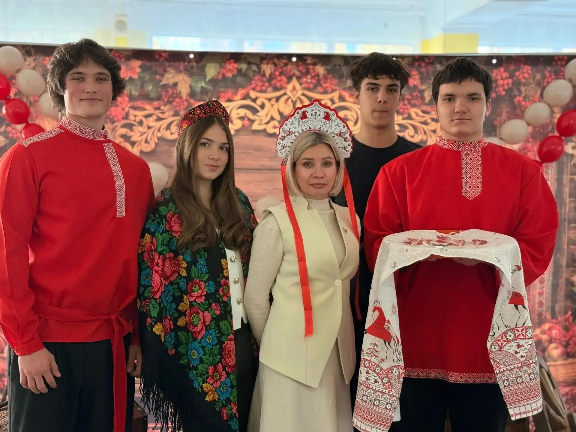 Дорогие наши учителя и педагоги! Поздравляю вас с профессиональным праздником!