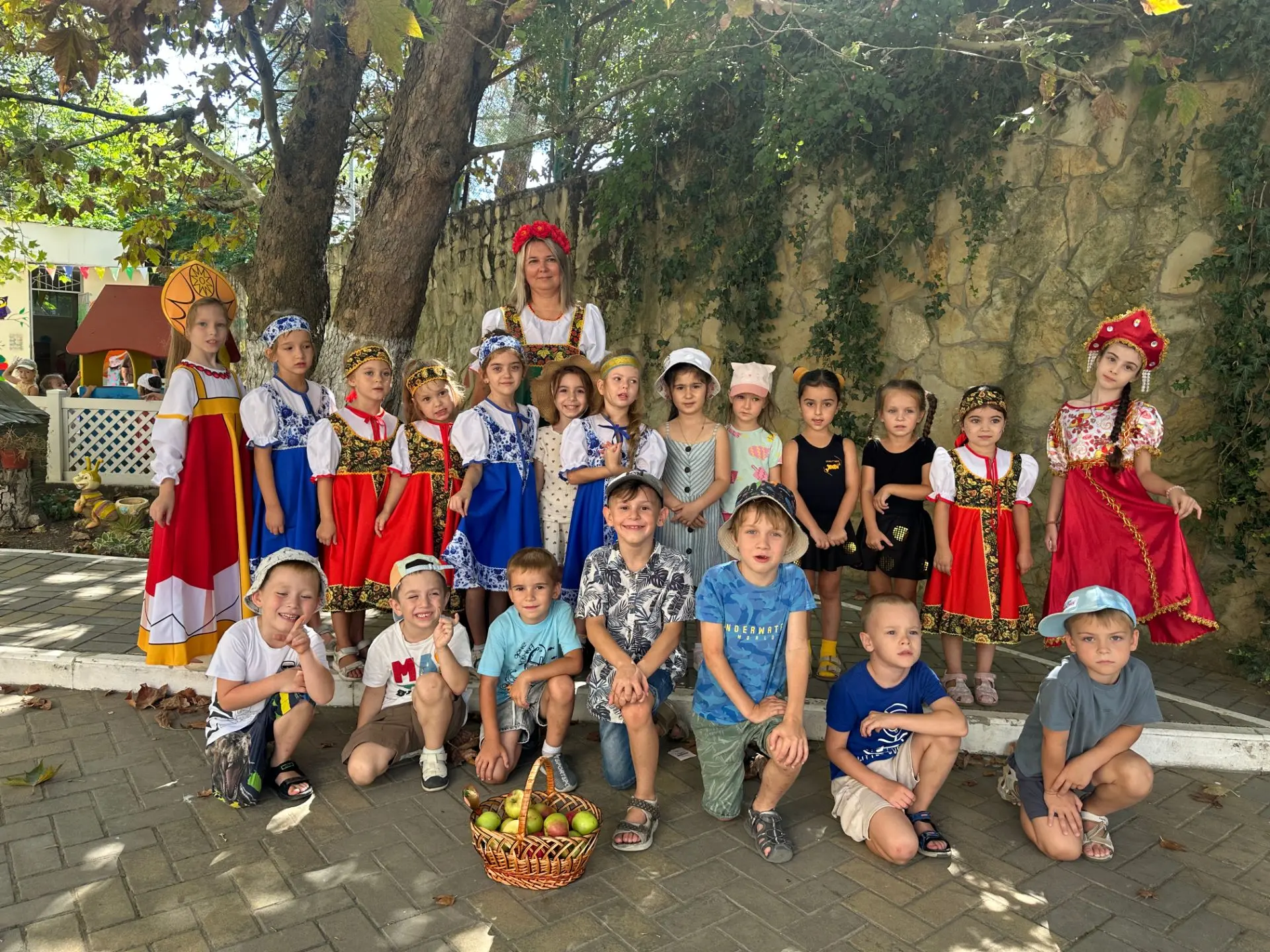 🎉 Сегодня в нашем детском саду прошло мероприятие, посвящённое Яблочному Спасу! 🎉